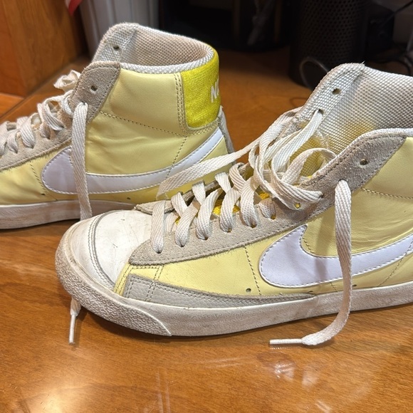 Nike Yellow High Top Sneakers CZ 0363–700 size 8.5 - Picture 2 of 4